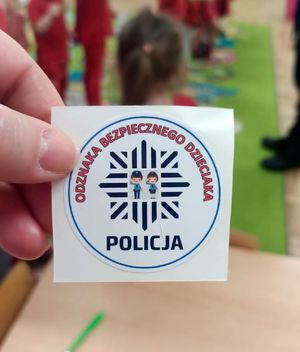 Walentynkowy „Bystry Przedszkolak”: Policjanci z kolejnym programem edukacyjnym w Przedszkolu Publicznym Nr 1 w Szczecinie