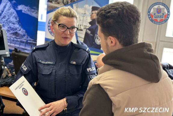 Kolejna Giełda Pracy na Uniwersytecie Szczecińskim z udziałem policjantów - dziękujemy za tak liczne zainteresowanie