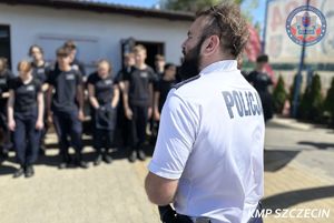 Zajęcia edukacyjne z uczniami klas mundurowych o profilu policyjnym w Szczecinie. Tym razem nad wodą