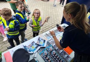 Festyn OLIMPIADA w Domu Pomocy Społecznej „ Dom Kombatanta” z udziałem szczecińskich policjantek