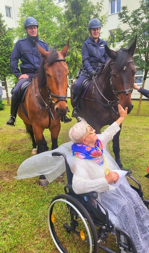 Festyn OLIMPIADA w Domu Pomocy Społecznej „ Dom Kombatanta” z udziałem szczecińskich policjantek