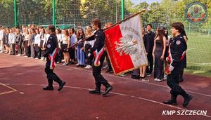 Uroczystości zakończenia roku szkolnego w klasach mundurowych VII Liceum Ogólnokształcącego