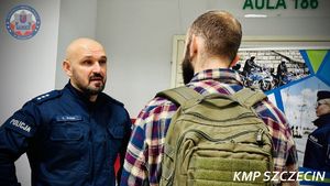 Giełda Pracy Uniwersytetu Szczecińskiego – policjanci zachęcali do służby w niebieskim mundurze