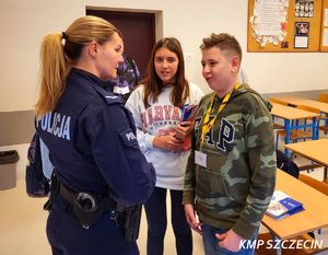 O cyberprzemocy i cyberzagrożeniach z Policją. Kolejni szczecińscy uczniowie wiedzą, gdzie szukać pomocy