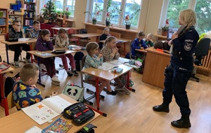 Bezpieczne ferie z policją - spotkanie profilaktyczne na terenie Dąbia
