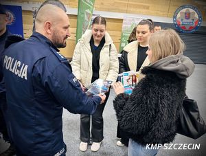 Szczecińscy Policjanci na Targach Edu Day promowali swój zawód