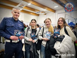 Szczecińscy Policjanci na Targach Edu Day promowali swój zawód