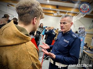 Szczecińscy Policjanci na Targach Edu Day promowali swój zawód