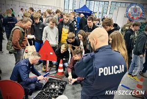 Szczecińscy Policjanci na Targach Edu Day promowali swój zawód