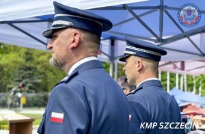 Święto Flagi w Szczecinie: Policja w hołdzie biało-czerwonej