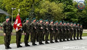 Święto Flagi w Szczecinie: Policja w hołdzie biało-czerwonej