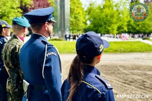 Święto Flagi w Szczecinie: Policja w hołdzie biało-czerwonej