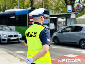 Święto Flagi w Szczecinie: Policja w hołdzie biało-czerwonej