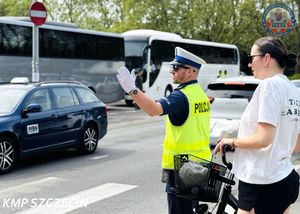 Święto Flagi w Szczecinie: Policja w hołdzie biało-czerwonej