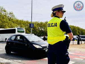 Święto Flagi w Szczecinie: Policja w hołdzie biało-czerwonej