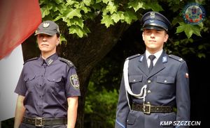 Święto Flagi w Szczecinie: Policja w hołdzie biało-czerwonej