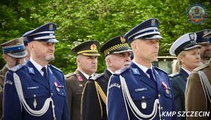 Święto Flagi w Szczecinie: Policja w hołdzie biało-czerwonej