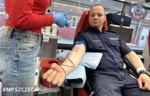 Policjanci z KMP w Szczecinie oddali krew w ramach akcji „100 litrów krwi na 100-lecie kobiet w Policji”