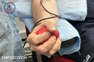 Policjanci z KMP w Szczecinie oddali krew w ramach akcji „100 litrów krwi na 100-lecie kobiet w Policji”