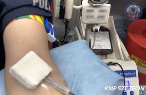 Policjanci z KMP w Szczecinie oddali krew w ramach akcji „100 litrów krwi na 100-lecie kobiet w Policji”