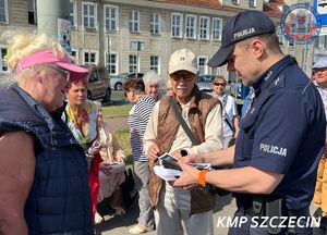 Europejski Dzień Przeciwdziałania Włamaniom do Domów – policjanci z Niebuszewa rozmawiali z seniorami o bezpieczeństwie