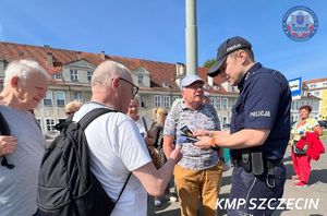 Europejski Dzień Przeciwdziałania Włamaniom do Domów – policjanci z Niebuszewa rozmawiali z seniorami o bezpieczeństwie