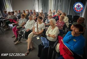 Seniorze, nie daj się oszukać! – policyjne spotkanie profilaktyczne w Pogorzelicy
