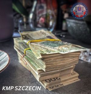 Kolejna skuteczna realizacja szczecińskich policjantów z Wydziału do Walki z Przestępczością Narkotykową - 120 litrów pochodnych opioidów w płynie nie trafi na rynek