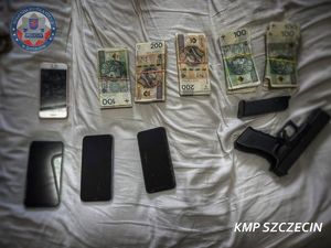 Kolejna skuteczna realizacja szczecińskich policjantów z Wydziału do Walki z Przestępczością Narkotykową - 120 litrów pochodnych opioidów w płynie nie trafi na rynek