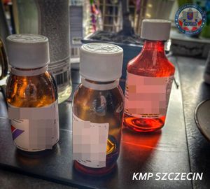Kolejna skuteczna realizacja szczecińskich policjantów z Wydziału do Walki z Przestępczością Narkotykową - 120 litrów pochodnych opioidów w płynie nie trafi na rynek