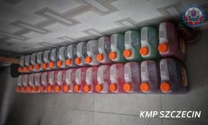 Kolejna skuteczna realizacja szczecińskich policjantów z Wydziału do Walki z Przestępczością Narkotykową - 120 litrów pochodnych opioidów w płynie nie trafi na rynek