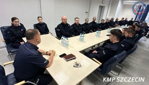 Komendant Miejski Policji w Szczecinie spotkał się z nowo przyjętymi funkcjonariuszami