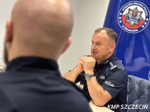 Komendant Miejski Policji w Szczecinie spotkał się z nowo przyjętymi funkcjonariuszami