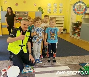 Misie Radarek i Gustaw uczą najmłodszych. Trwa akcja „Bezpieczna Droga do Szkoły” ze szczecińską „drogówką”