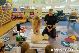 Misie Radarek i Gustaw uczą najmłodszych. Trwa akcja „Bezpieczna Droga do Szkoły” ze szczecińską „drogówką”