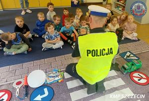 Misie Radarek i Gustaw uczą najmłodszych. Trwa akcja „Bezpieczna Droga do Szkoły” ze szczecińską „drogówką”