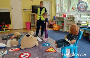 Misie Radarek i Gustaw uczą najmłodszych. Trwa akcja „Bezpieczna Droga do Szkoły” ze szczecińską „drogówką”