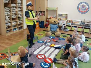 Misie Radarek i Gustaw uczą najmłodszych. Trwa akcja „Bezpieczna Droga do Szkoły” ze szczecińską „drogówką”
