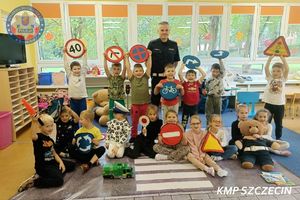 Misie Radarek i Gustaw uczą najmłodszych. Trwa akcja „Bezpieczna Droga do Szkoły” ze szczecińską „drogówką”