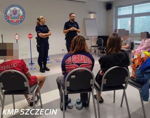 Uśmiech i ważna lekcja bezpieczeństwa. Policjanci odwiedzili małych pacjentów