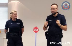 Uśmiech i ważna lekcja bezpieczeństwa. Policjanci odwiedzili małych pacjentów