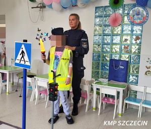 Uśmiech i ważna lekcja bezpieczeństwa. Policjanci odwiedzili małych pacjentów