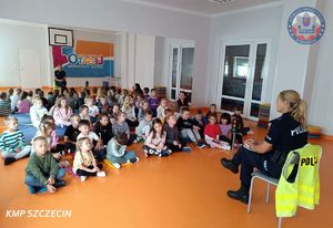 Dla bezpieczeństwa najmłodszych - spotkanie policjantki z uczniami w Szczecinie