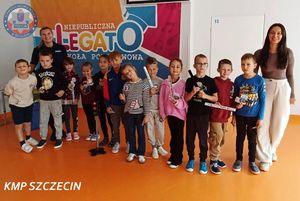 Dla bezpieczeństwa najmłodszych - spotkanie policjantki z uczniami w Szczecinie