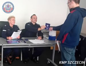Kariera mundurowa z perspektywami – komendanci komisariatu zachęcali młodzież do służby w policji