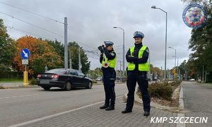 Trwa „Kaskadowy pomiar prędkości&quot; w Szczecinie. Policjanci zwalczają piratów drogowych