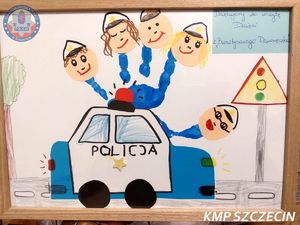 Policjanci uczą przedszkolaków, jak bezpiecznie poruszać się po drodze