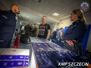 Giełda Pracy Uniwersytetu Szczecińskiego – policjanci zachęcali do służby w niebieskim mundurze