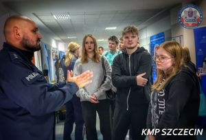 Giełda Pracy Uniwersytetu Szczecińskiego – policjanci zachęcali do służby w niebieskim mundurze