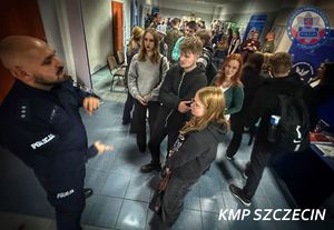Giełda Pracy Uniwersytetu Szczecińskiego – policjanci zachęcali do służby w niebieskim mundurze